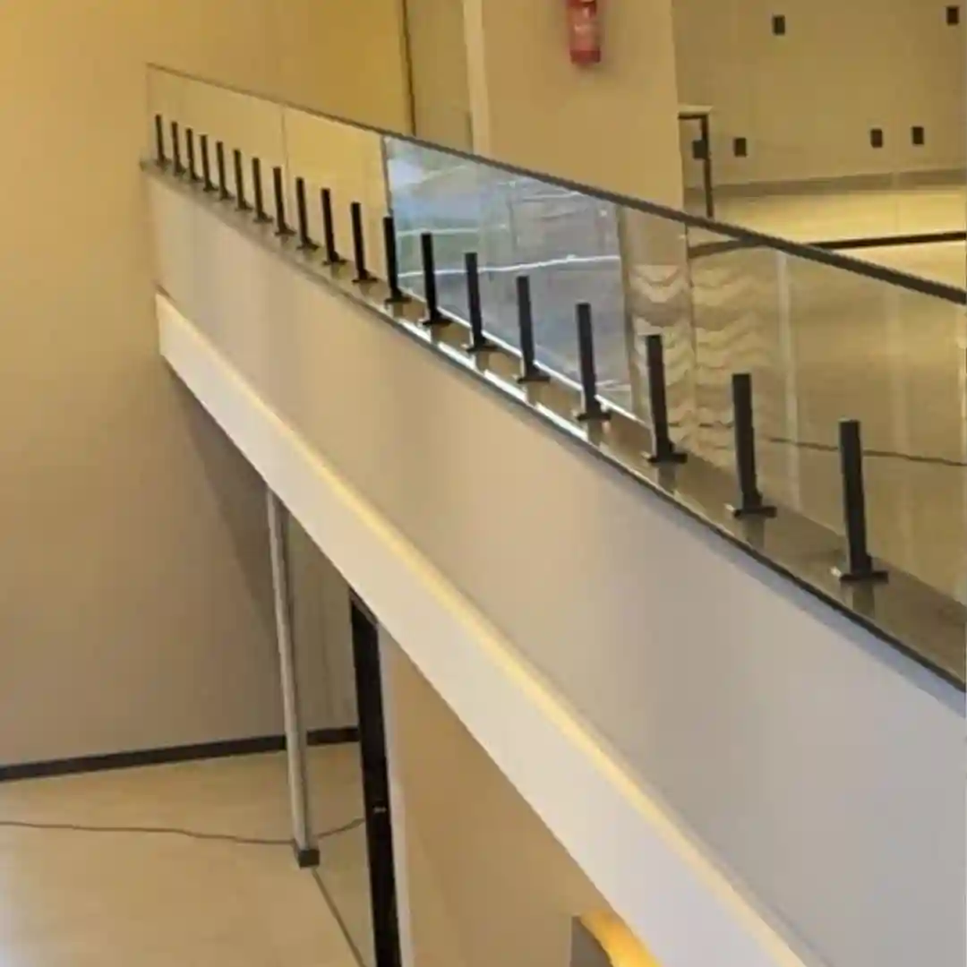 Sacada em Inox e Metal Com Vidro